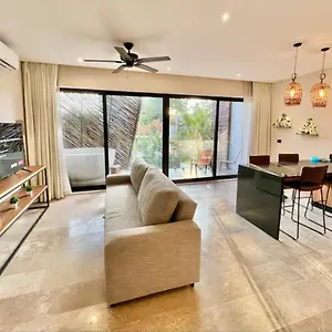 sky-condo-k104.allrivieramayahotels.com/